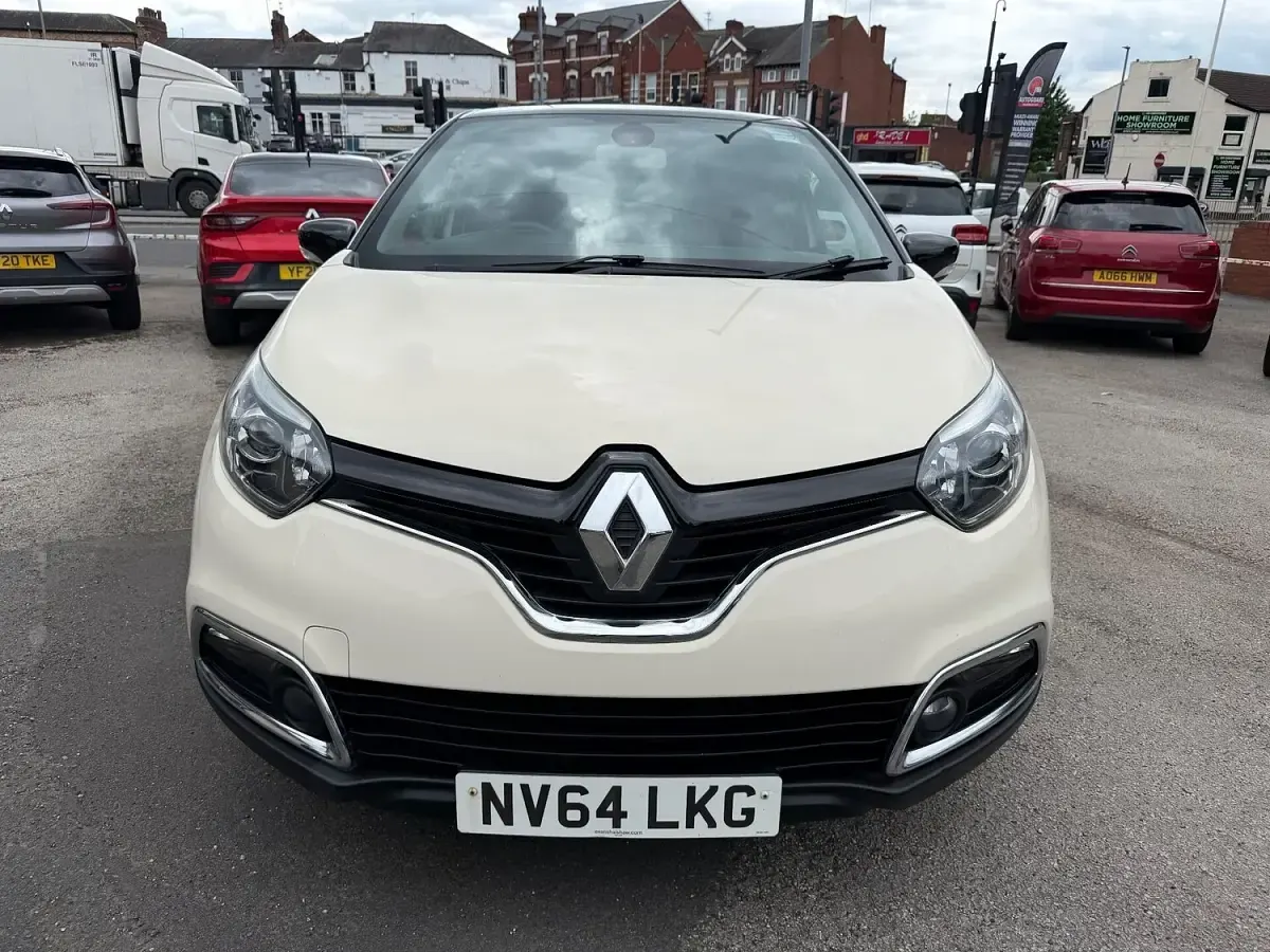 Used Renault Captur Dynamique 2014 Cream/black SUV