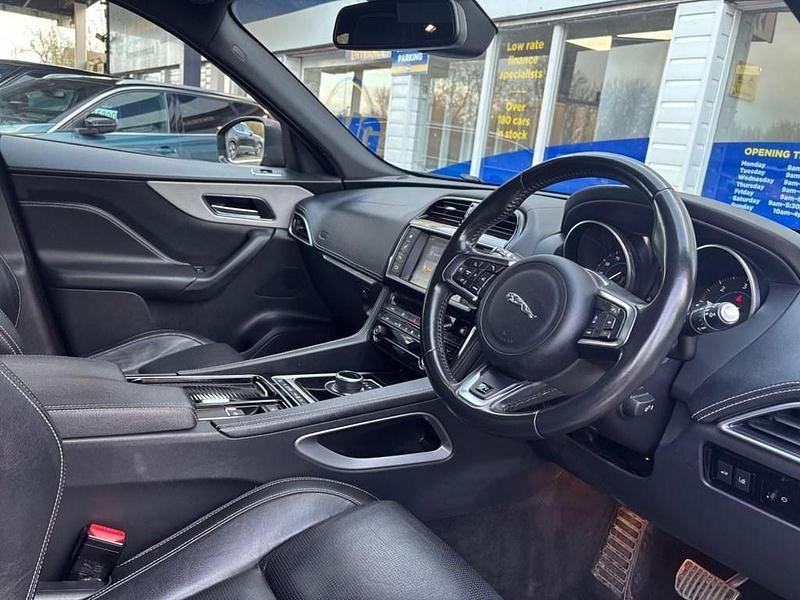 Used Jaguar F-Pace R-Sport 180 HP (132 kW) 2018 Red SUV