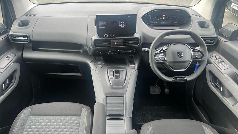 Green New 2024 Peugeot e-Rifter GT MPV | £22,256 (Fair price) - Image 1/4