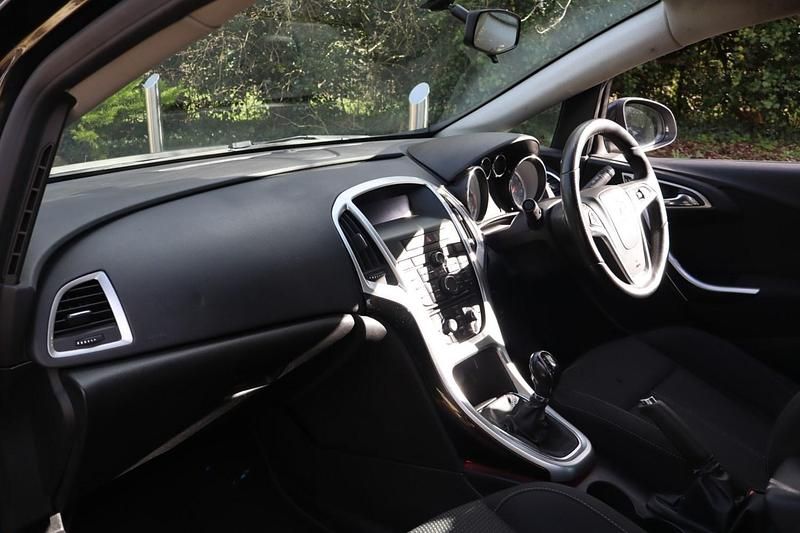 Used Vauxhall Astra SRi 2013 Black Hatchback