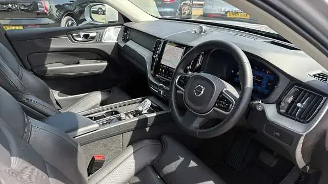 Usado Volvo XC60 Ultra 247 CV (181 kW) 2024 Plateado SUV
