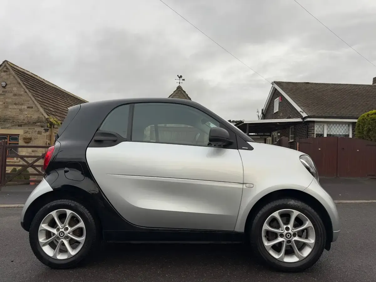 Usado Smart ForTwo Coupé Passion 71 CV (52 kW) 2018 Negro Coupe