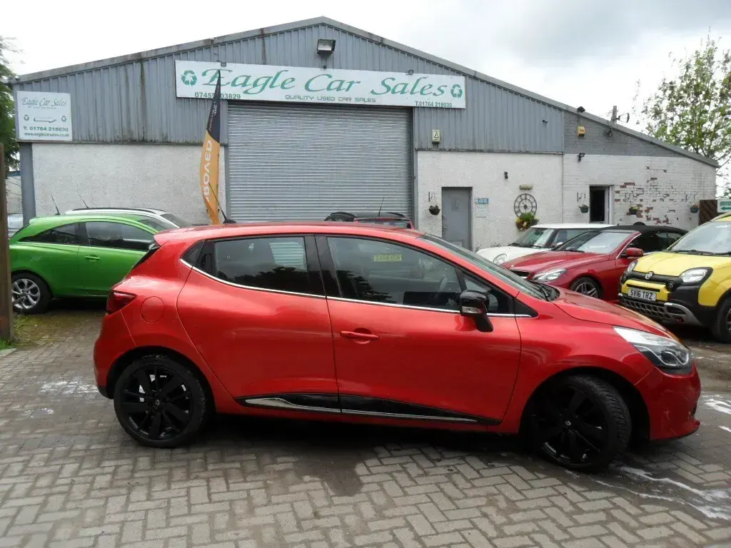 Usado Renault Clio IV Dynamique 90 CV (66 kW) 2013 Rojo Utilitario