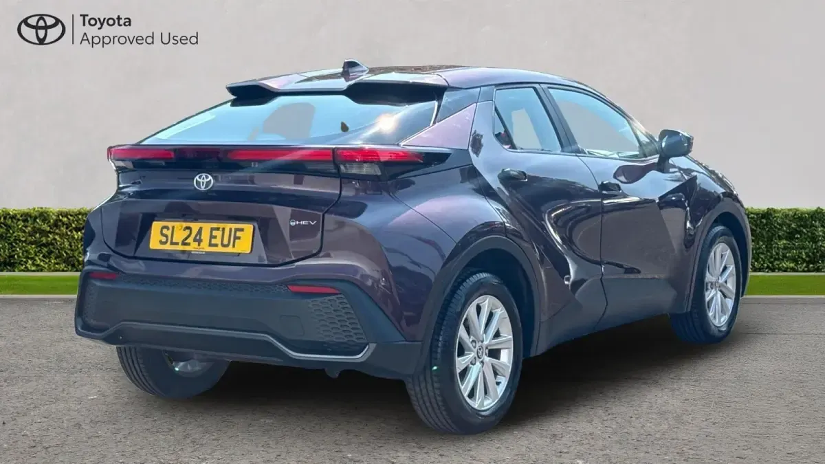 Used Toyota C-HR 140 HP (102 kW) 2024 Deep amethyst SUV