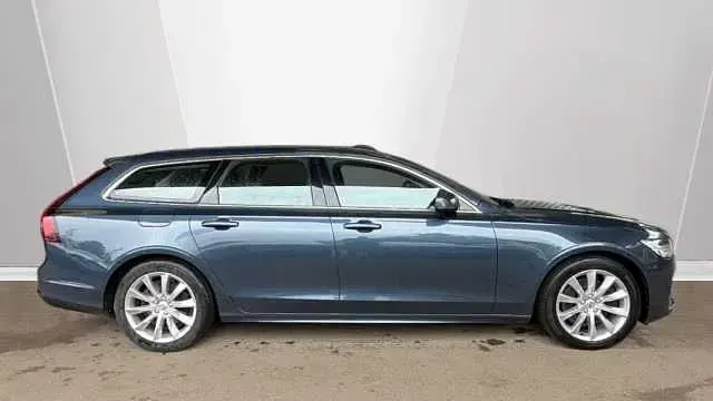 Used Volvo V90 Momentum 194 HP (142 kW) 2022 Blue Estate