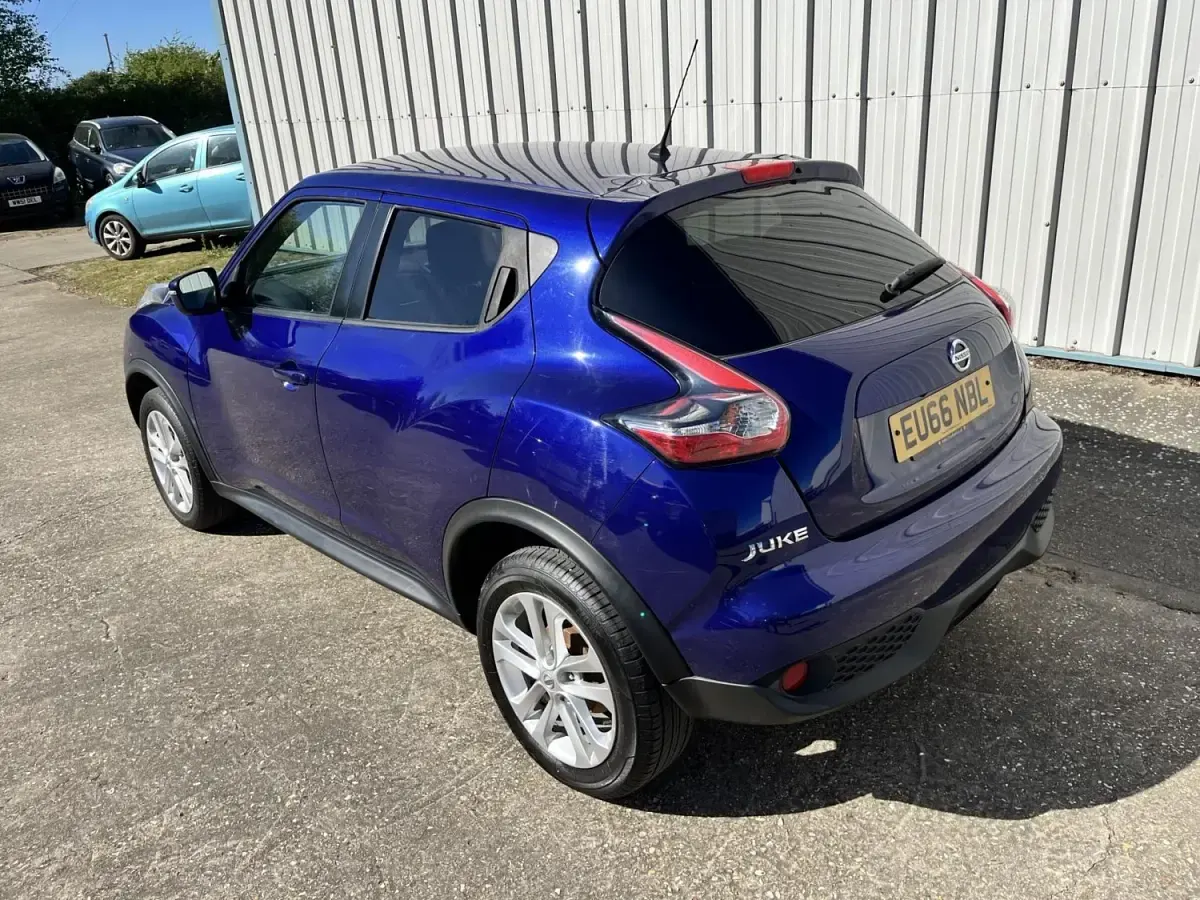 Usado Nissan Juke Acenta 115 HP (84 kW) 2016 Azul SUV