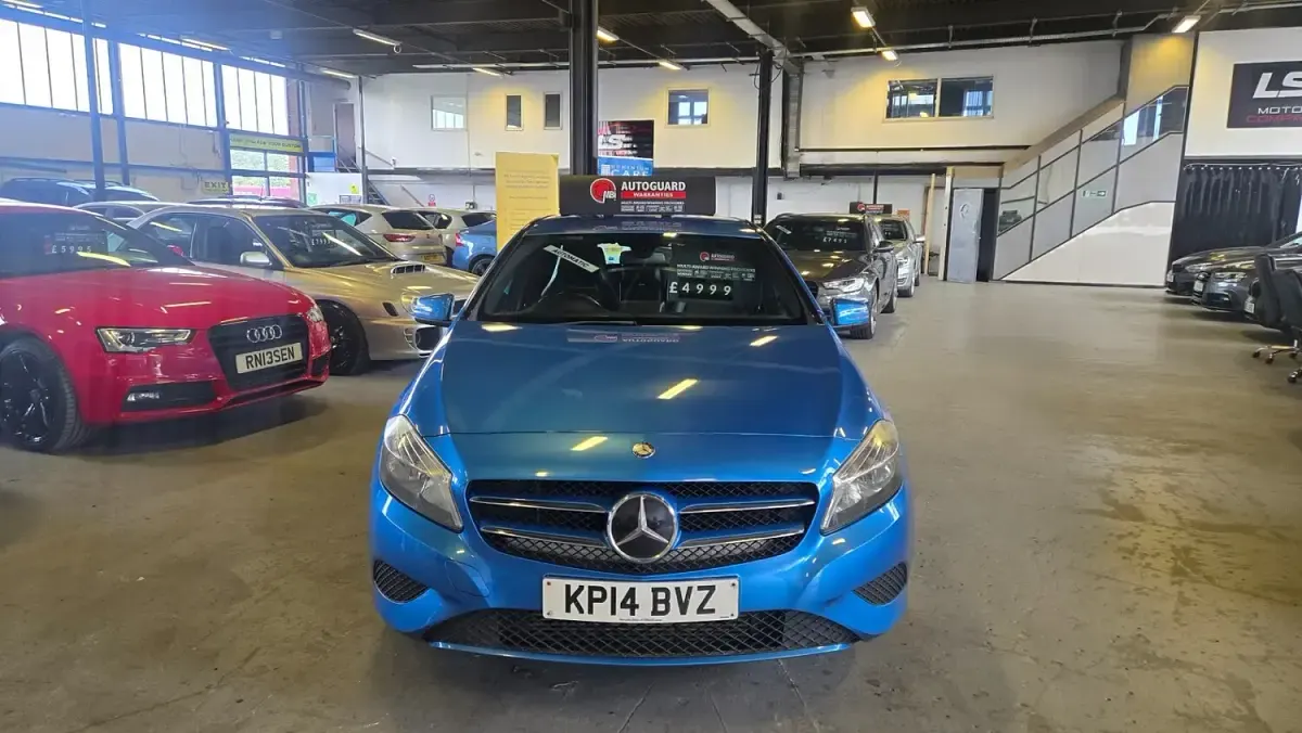 Used Mercedes A180 SE 2014 Blue Hatchback