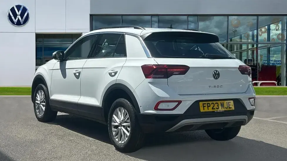 Used VW T-Roc Life 150 HP (110 kW) 2023 Pure white SUV