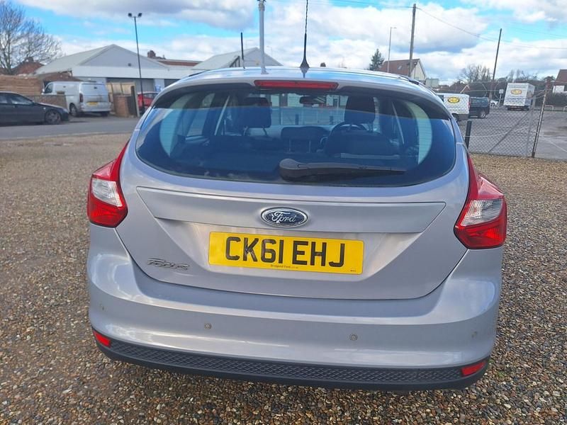 Used Ford Focus Zetec 2011 Silver Hatchback