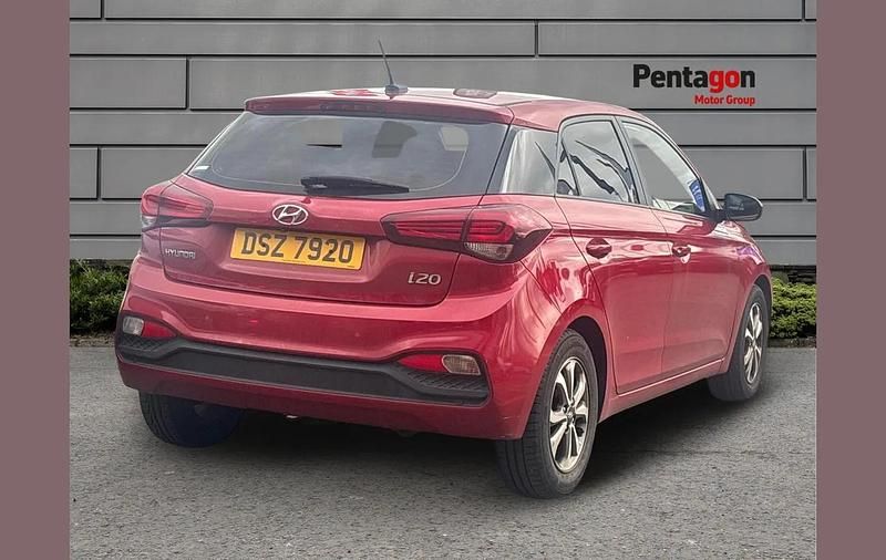 Używany Hyundai i20 SE 99 KM (72 kW) 2019 Czerwony Hatchback