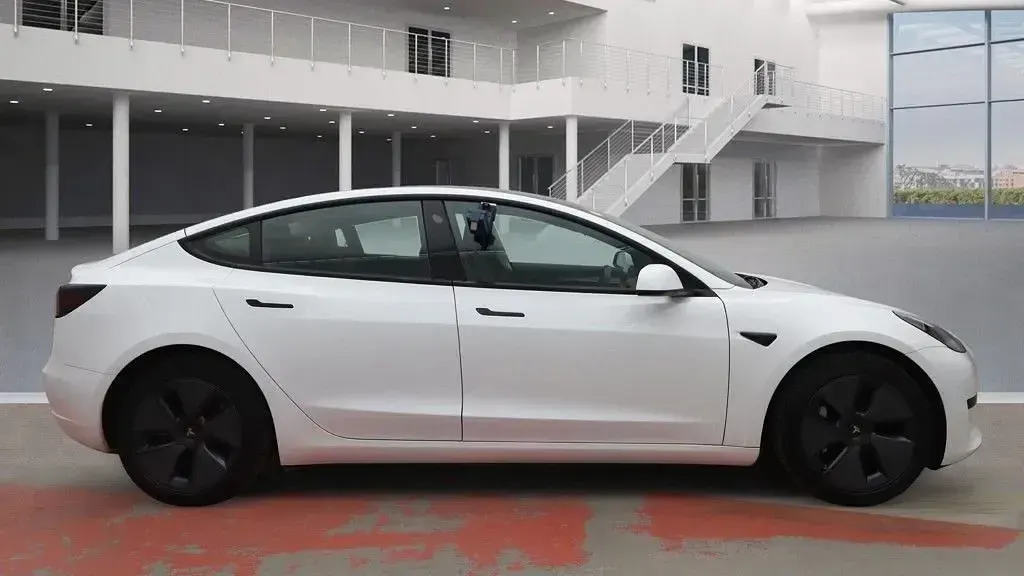 Used Tesla Model 3 Standard Range 208 kW (283 HP) 2021 White Sedan