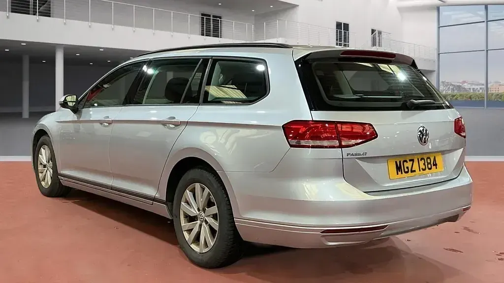 Used VW Passat S 150 HP (110 kW) 2019 Reflex silver Estate