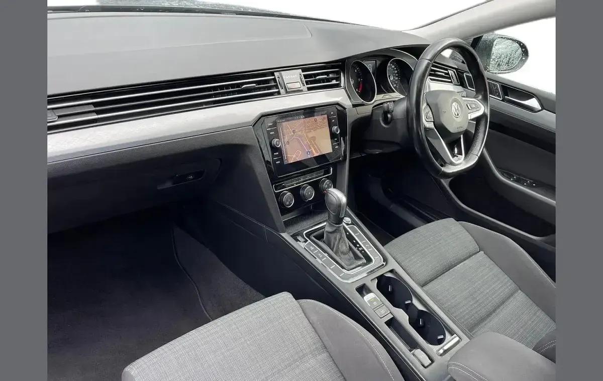 Used VW Passat SE 147 HP (108 kW) 2019 Grey Estate