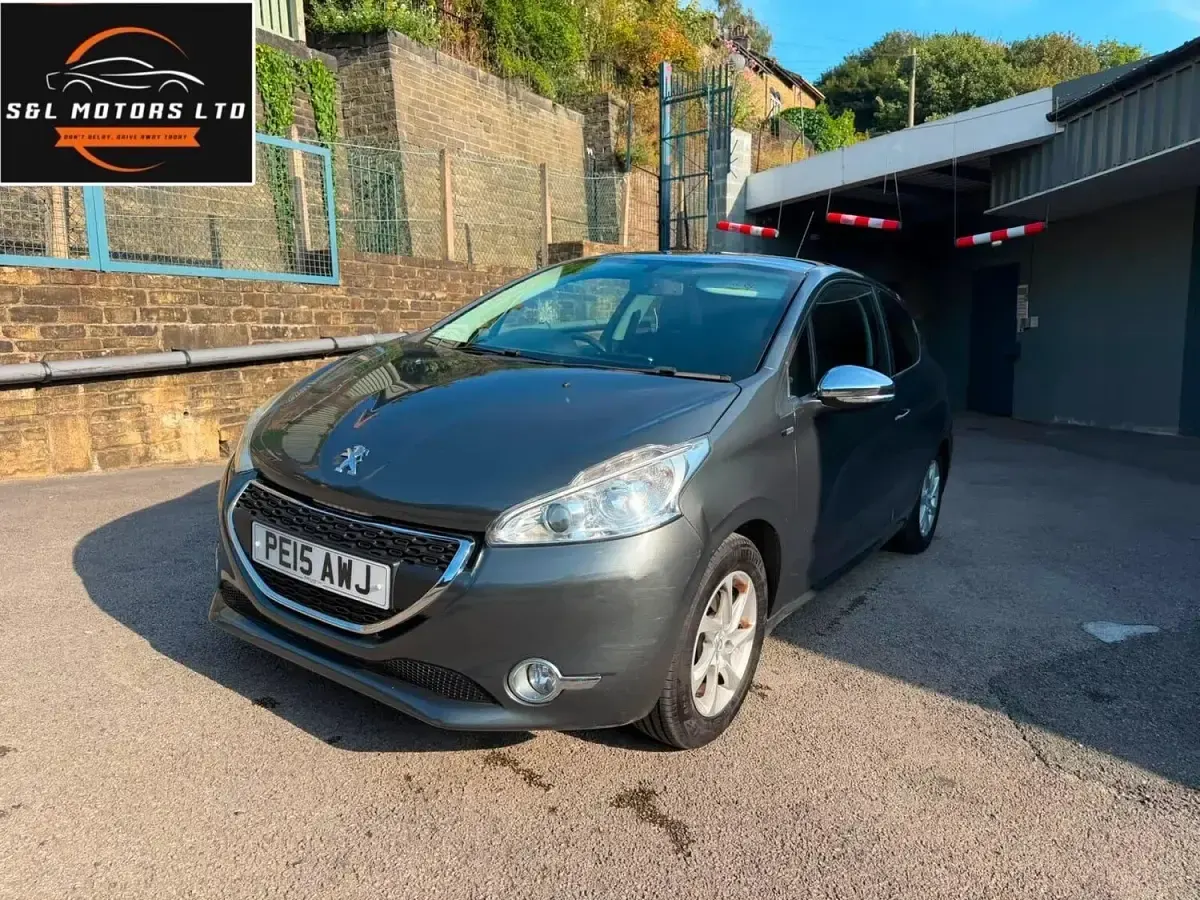 Used Peugeot 208 Style 82 HP (60 kW) 2015 Grey Hatchback