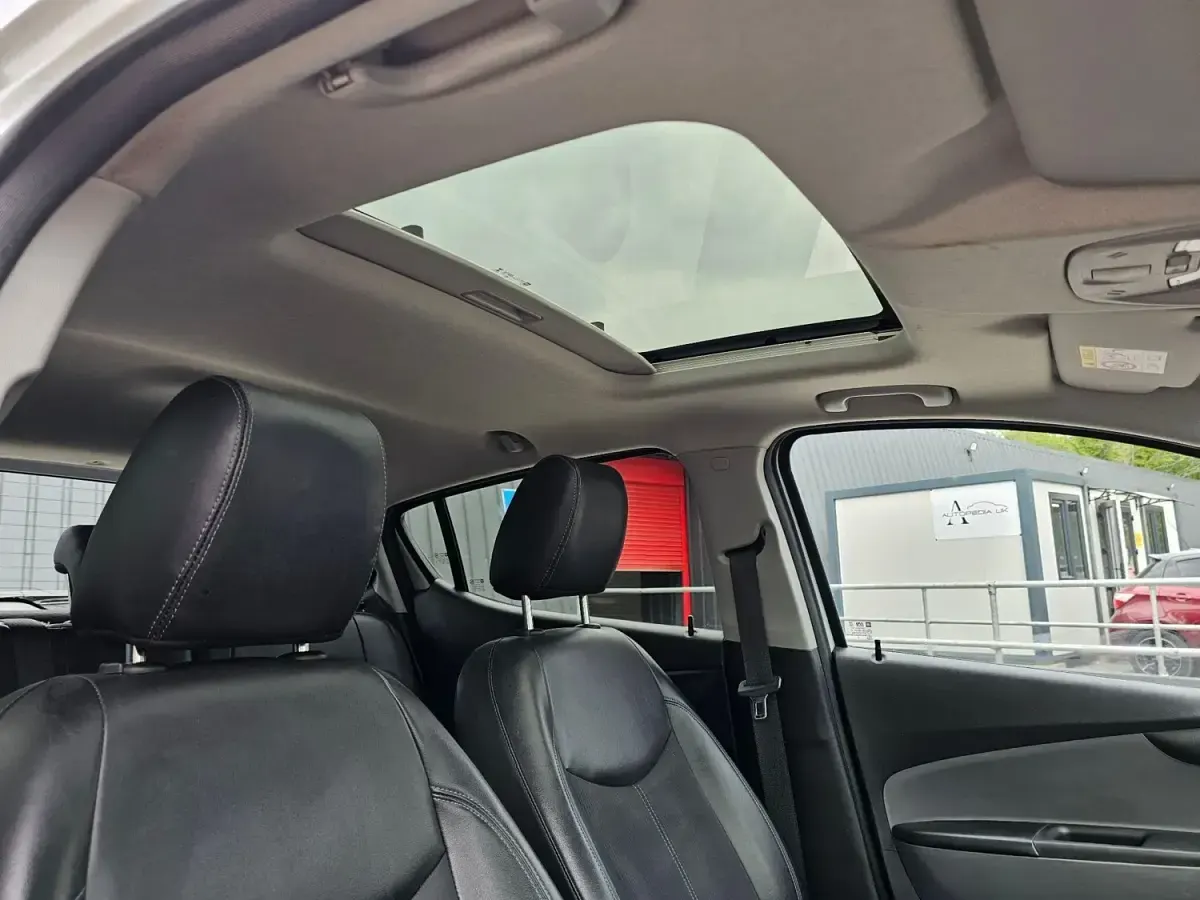 Usado Vauxhall Viva 75 HP (55 kW) 2016 Branco Citadino