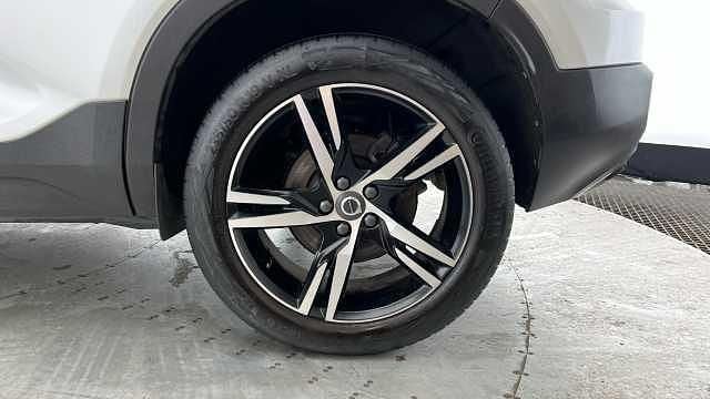 Used Volvo XC40 R-Design 197 HP (144 kW) 2022 SUV