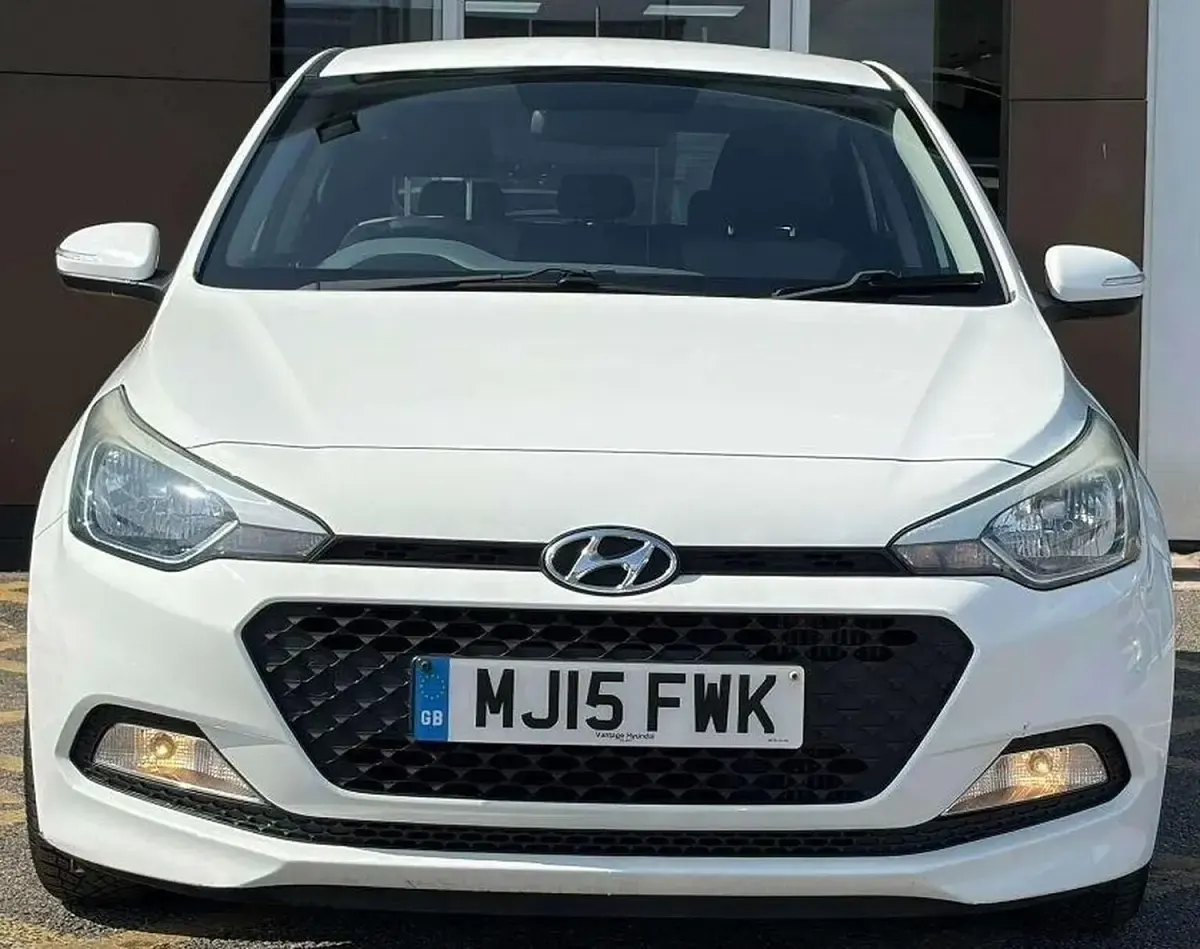 Used Hyundai i20 2015 White Hatchback
