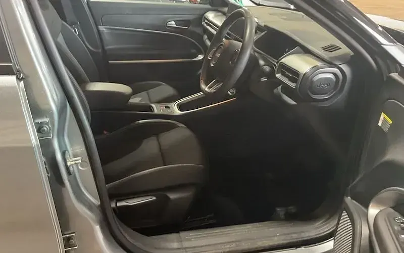 Used Jeep Avenger Altitude 114 kW (156 HP) 2024 Black/grey SUV