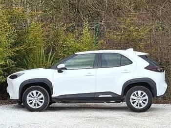 Used Toyota Yaris Hybrid 116 HP (85 kW) 2023 White Estate