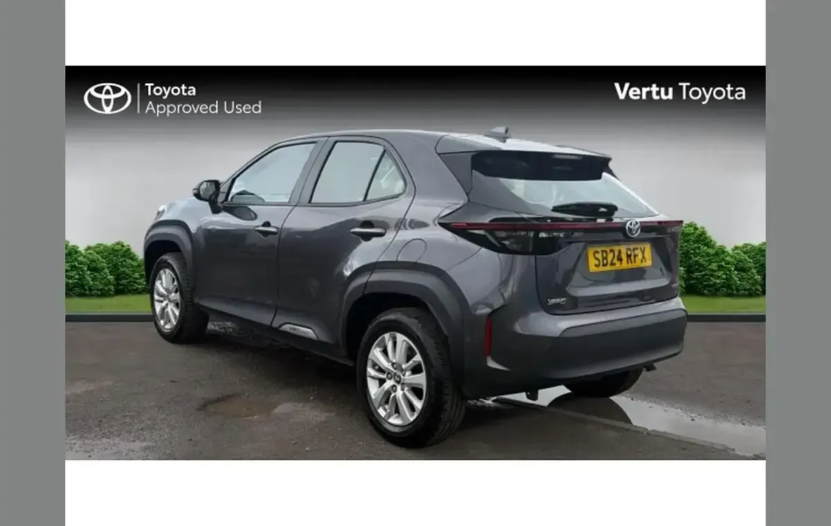 Used Toyota Yaris Cross 113 HP (83 kW) 2024 Grey SUV