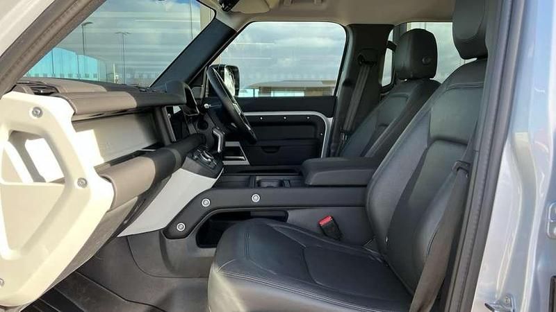 Used Land Rover Defender 404 HP (297 kW) 2024 Hakuba silver SUV