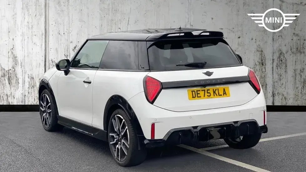 Used Mini Cooper Hatch 113 kW (154 HP) 2025 White Hatchback