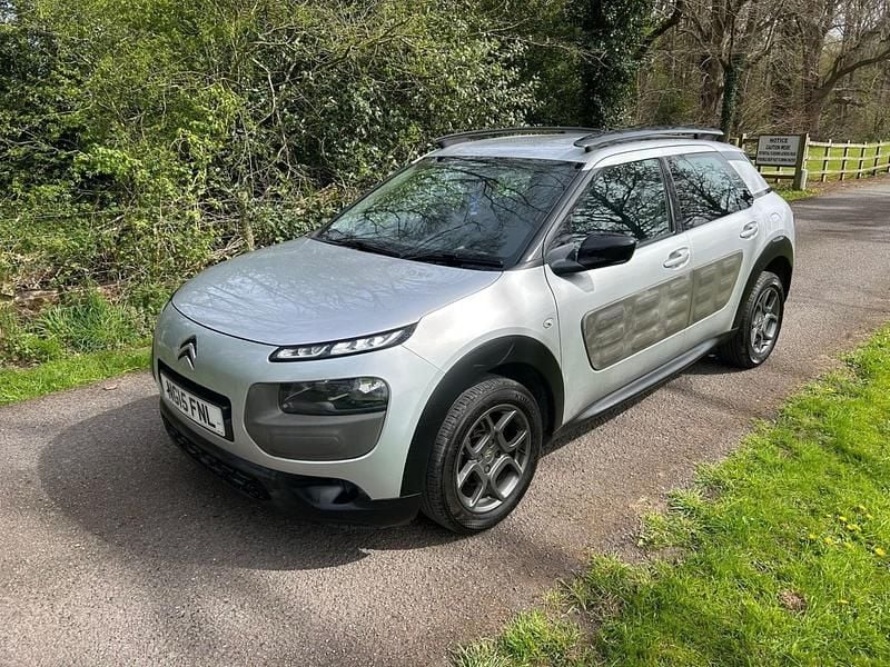 Used Citroën C4 Cactus Feel 110 HP (80 kW) 2015 Silver Hatchback