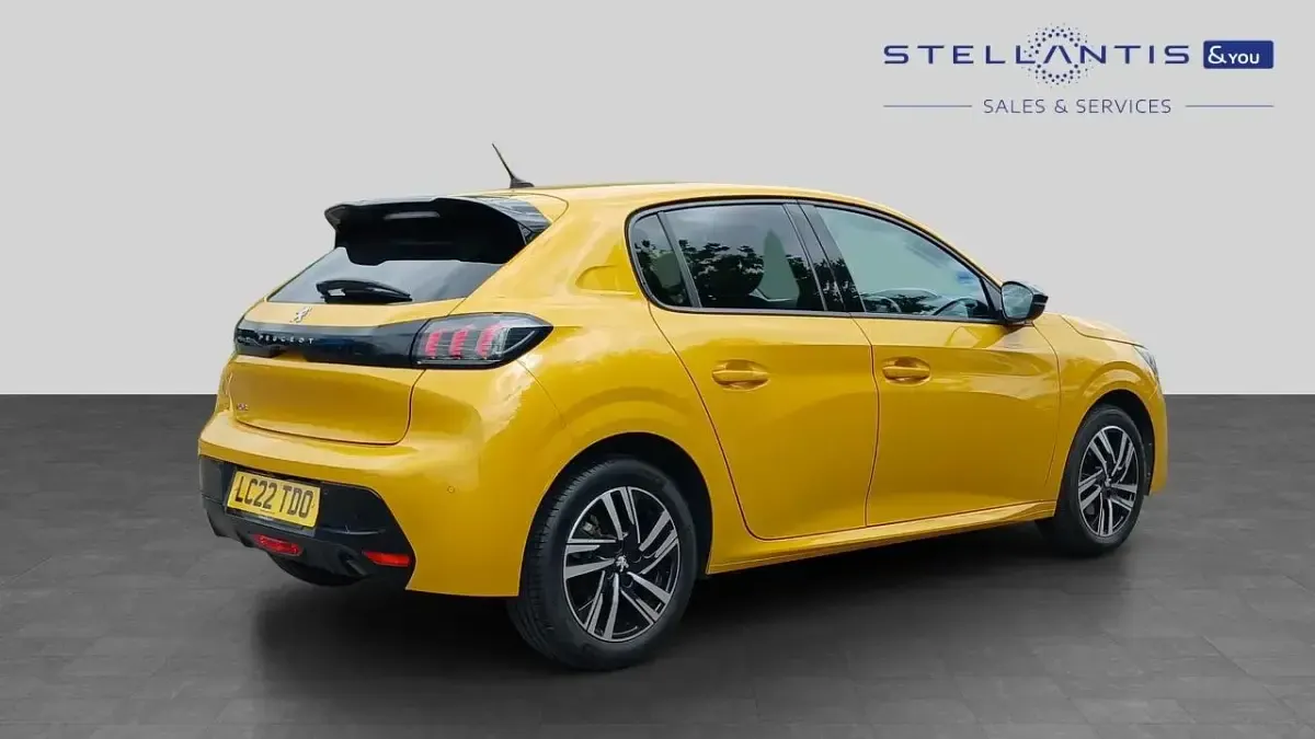 Used Peugeot 208 Allure Premium 99 HP (72 kW) 2022 Hatchback