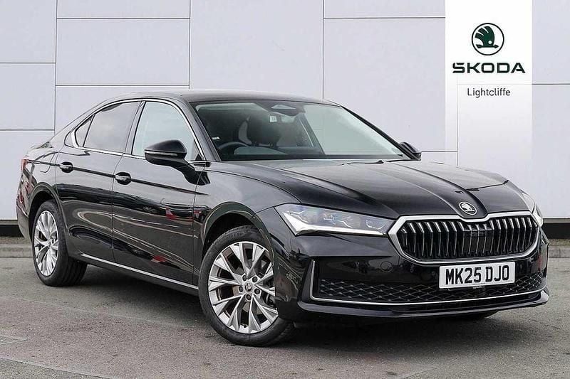Midnight black metallic Used 2025 Skoda Superb SE L Hatchback | £28,990 (Expensive) - Image 1/4