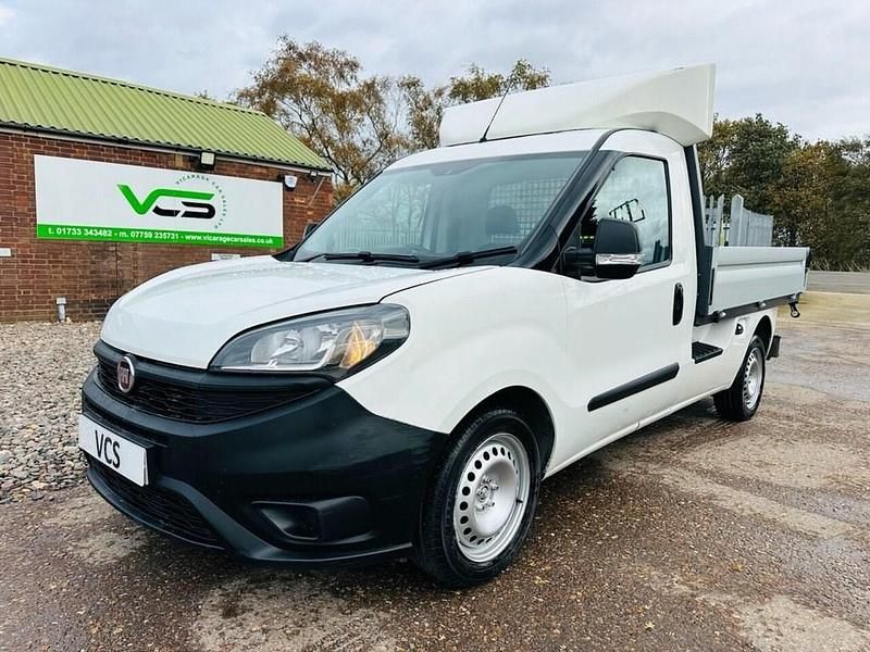 Used Fiat Doblò S 105 HP (77 kW) 2021 White MPV