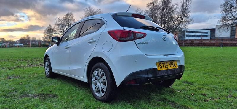 Used Mazda 2 2015 White Hatchback