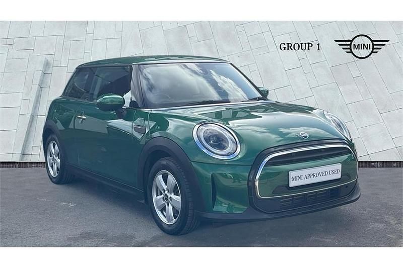 Used Mini Cooper Classic 136 HP (100 kW) 2022 British racing green iv Hatchback
