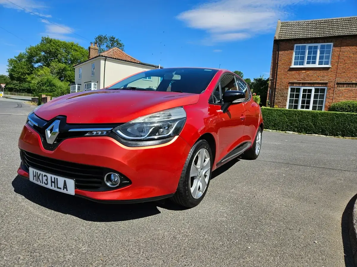 Used Renault Clio Dynamique 75 HP (55 kW) 2013 Red Hatchback