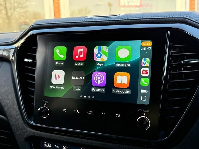 New Isuzu D-Max 162 HP (119 kW) 2025 Orange Pickup