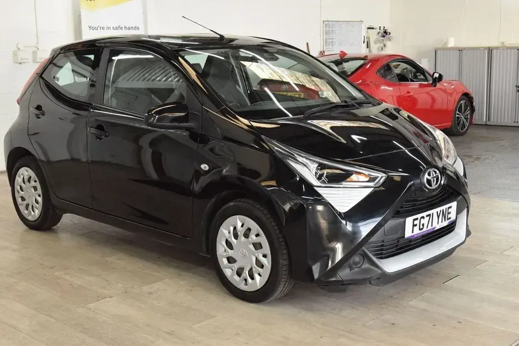 Used Toyota Aygo X-play 71 HP (52 kW) 2021 Black Hatchback