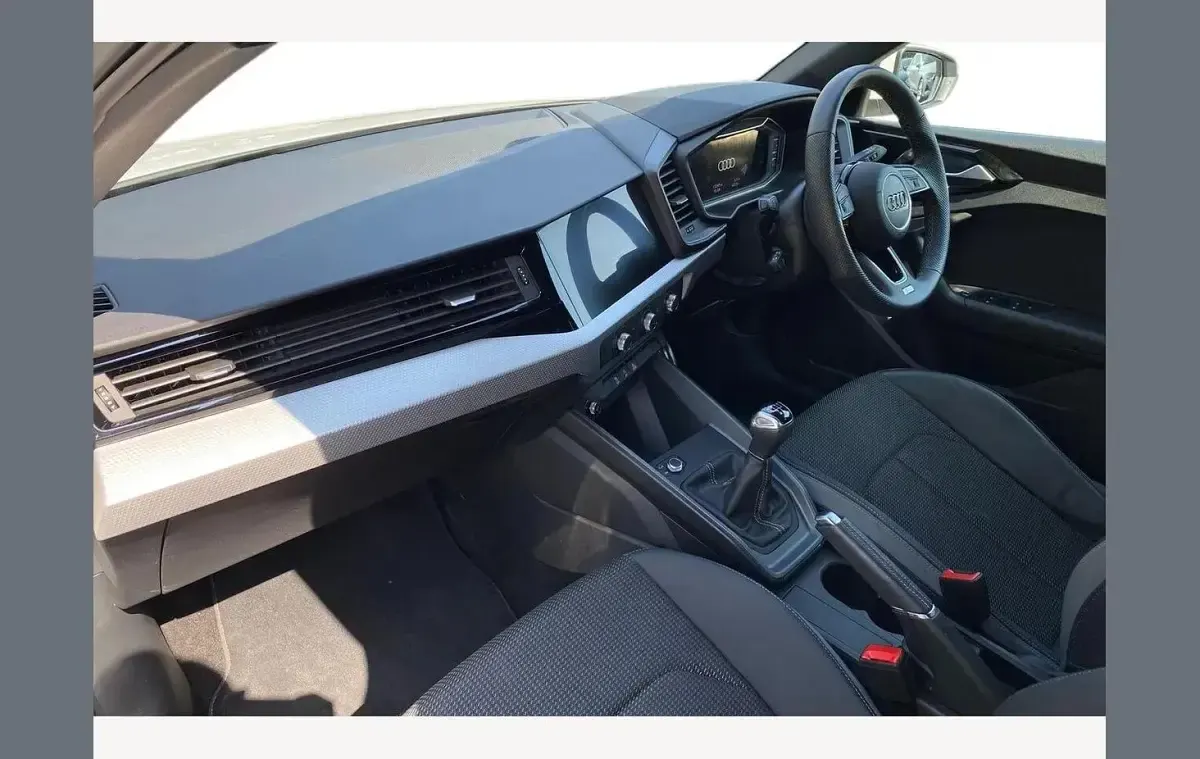 Used Audi A1 S-Line 94 HP (69 kW) 2024 White SUV