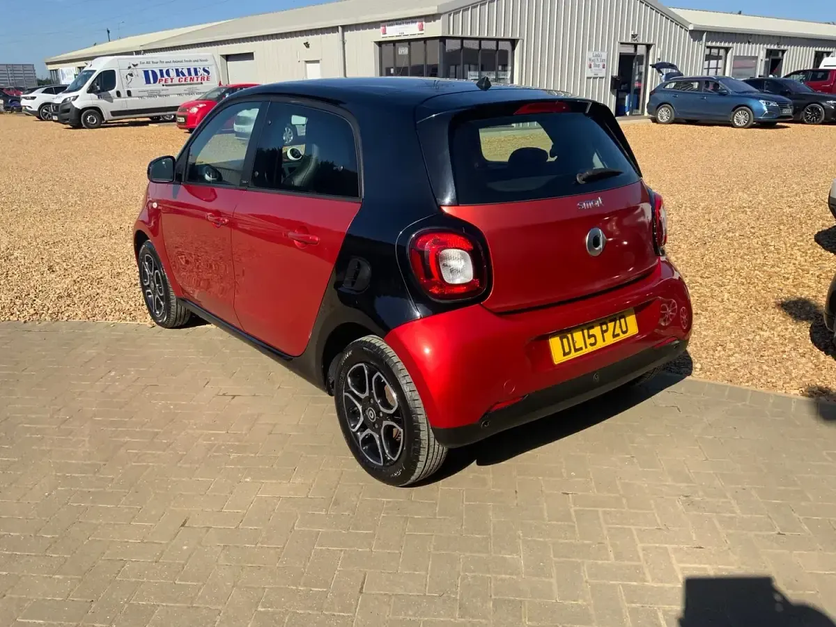 Used Smart ForFour Premium 70 HP (51 kW) 2015 Red Hatchback