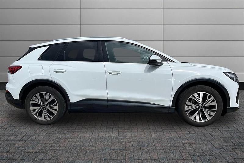 Used Audi Q4 e-tron Sport 125 kW (170 HP) 2022 Glacier white SUV