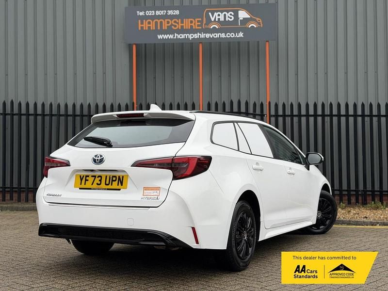 Begagnad Toyota Corolla 140 HK (102 kW) 2023 Vit Van