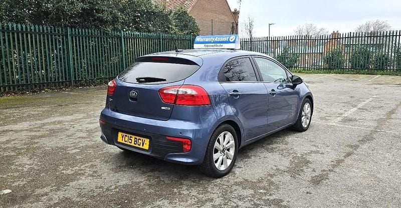Begagnad Kia Rio 2015 Blå Halvkombi