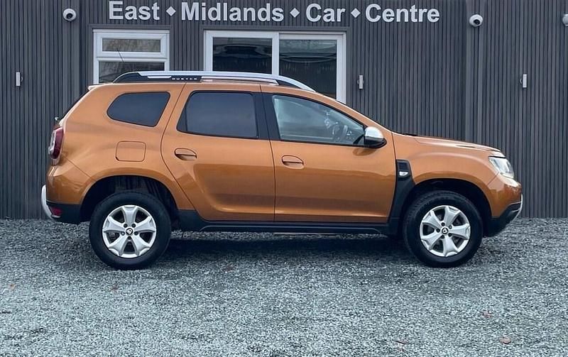 Used Dacia Duster Comfort 115 HP (84 kW) 2018 Orange Hatchback