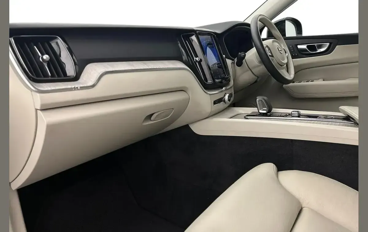 Used Volvo XC60 Plus 194 HP (142 kW) 2023 Blue SUV