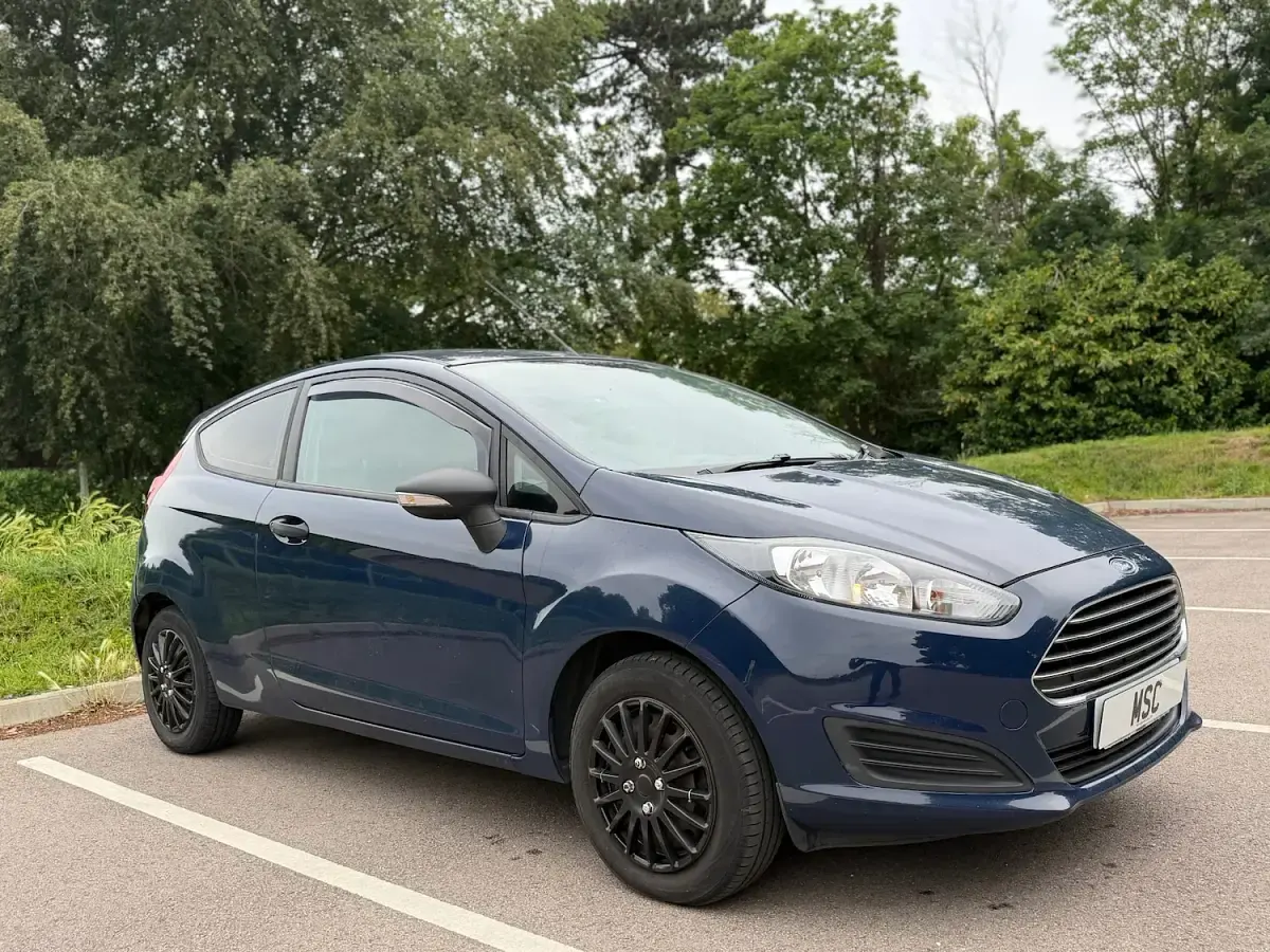 Used Ford Fiesta Studio 82 HP (60 kW) 2015 Blue Hatchback