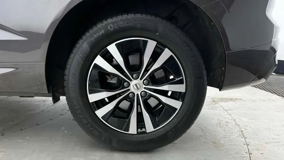Used Volvo XC60 Core 247 HP (181 kW) 2024 SUV