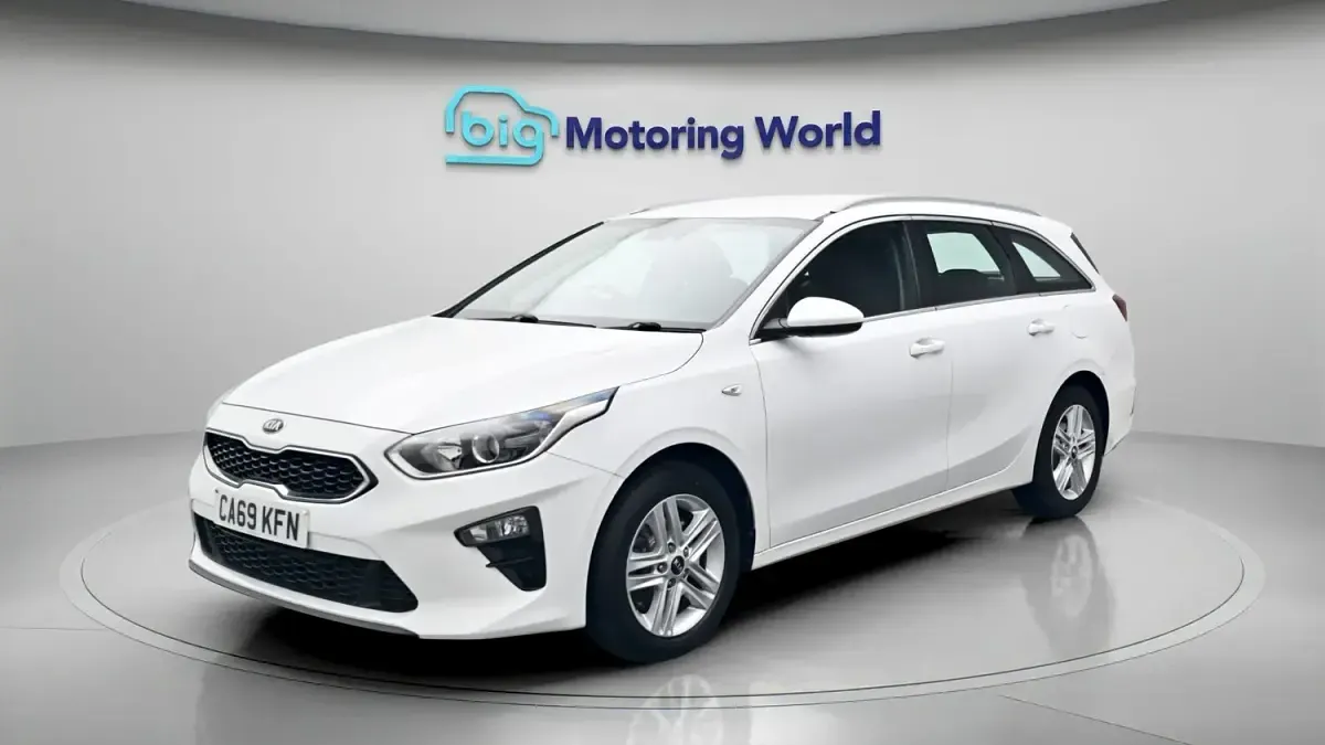 Used Kia Ceed 2020 White Hatchback