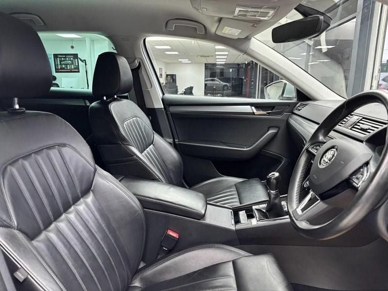 Used Skoda Superb SE L Executive 150 HP (110 kW) 2016 Silver Estate