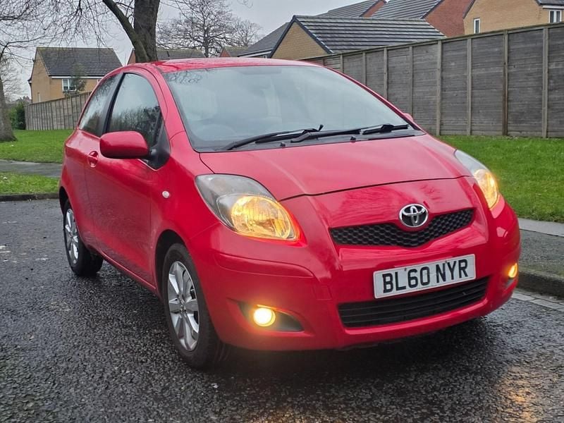 Used Toyota Yaris 2011 Red Hatchback