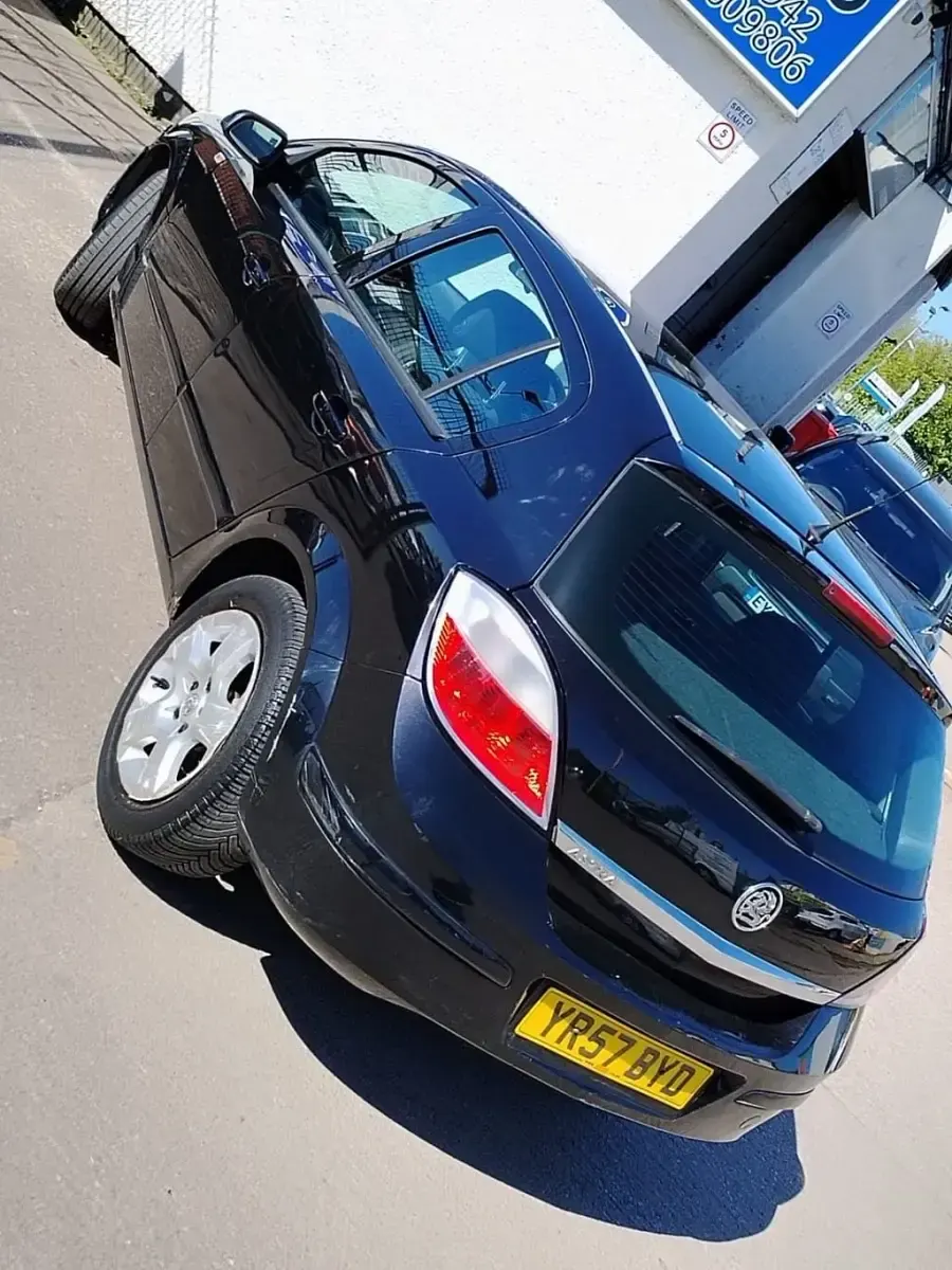 Second-hand Vauxhall Astra 90 CP (66 kW) 2007 Negru Hatchback