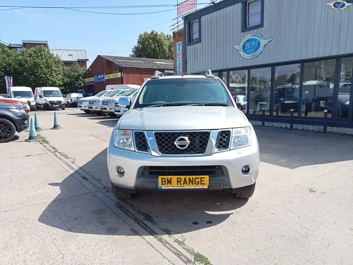 Used Nissan Navara Tekna 190 HP (139 kW) 2015 Silver Pickup