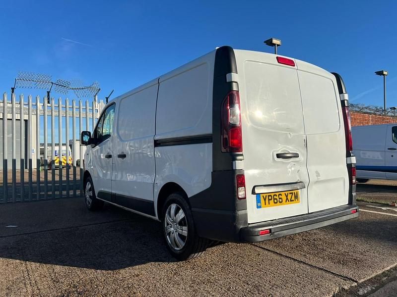 Used Vauxhall Vivaro 115 HP (84 kW) 2016 White MPV